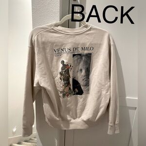 Uniqlo sweatshirt louvre